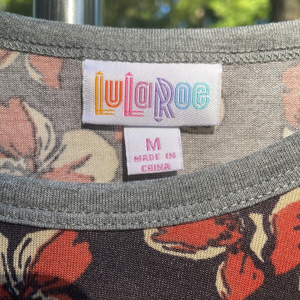 Lularoe Randy Tee - Picture 2 of 2